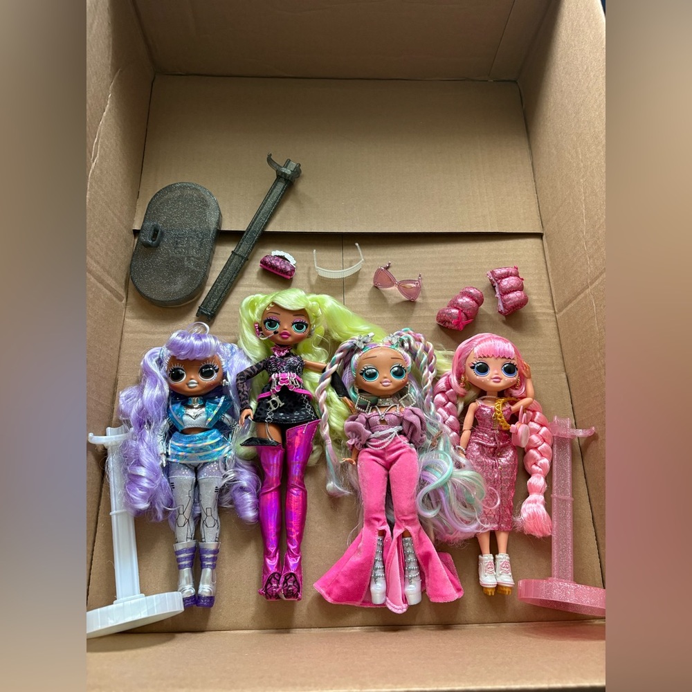 L.O.L OMG lot of 4 dolls